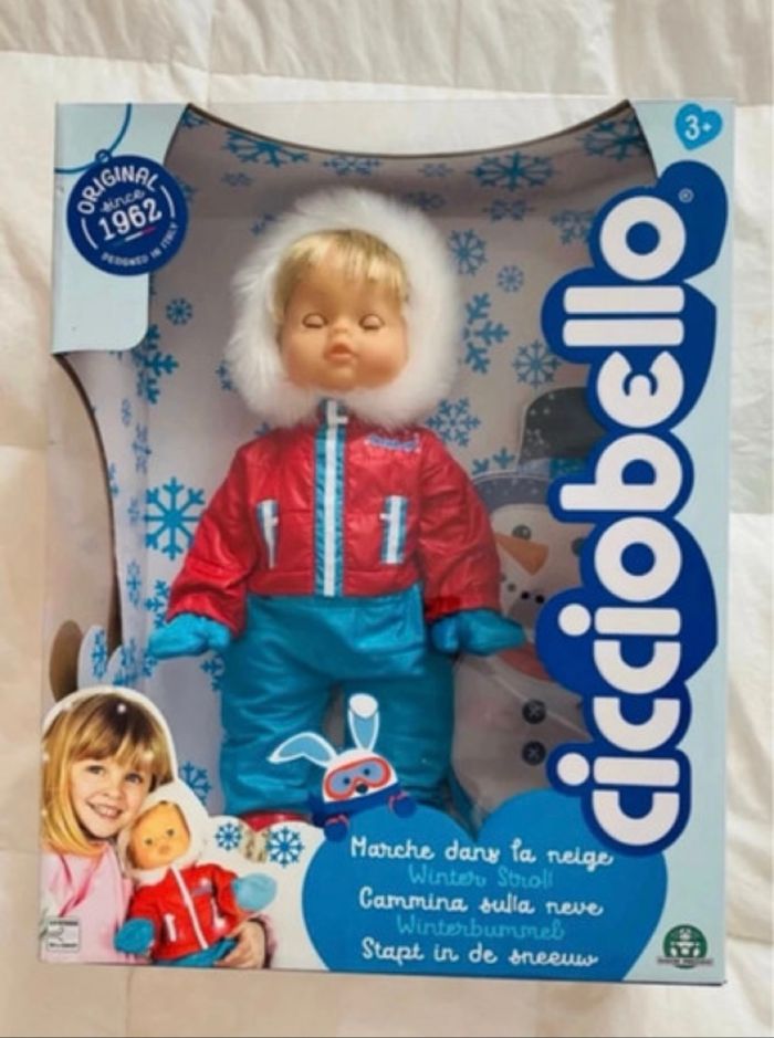 Poupon Cicciobello marche dans la neige neuf