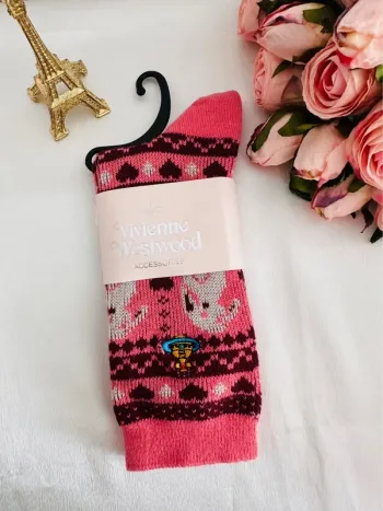 🧦 Chaussettes Vivienne Westwood – Lapins d’hiver roses – Made in Japan