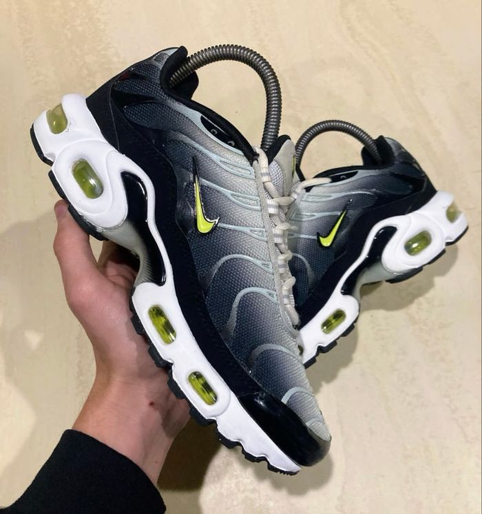 Nike tn gris jaune noir 33