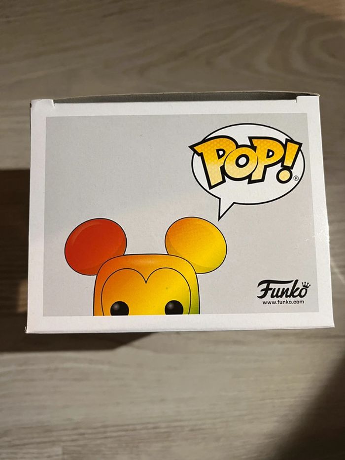 Funko Pop Mickey Mouse rainbow - photo numéro 5