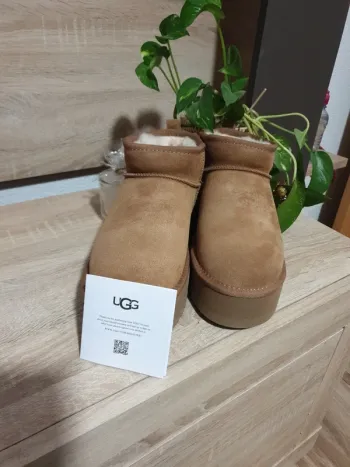 UGG Classic Ultra Mini Platform Bottes en Daim Marron Taille 40