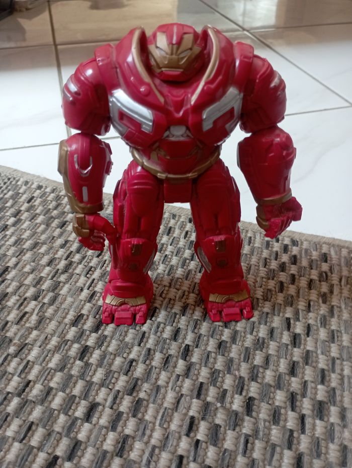 figurine avenger
