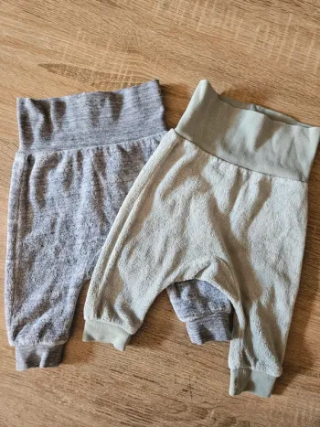 Lot de 2 joggings taille 2-4mois 🌸