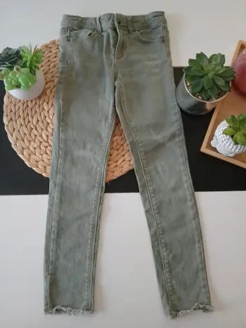 Jeans Kaki Taille 7 ans🌿💝