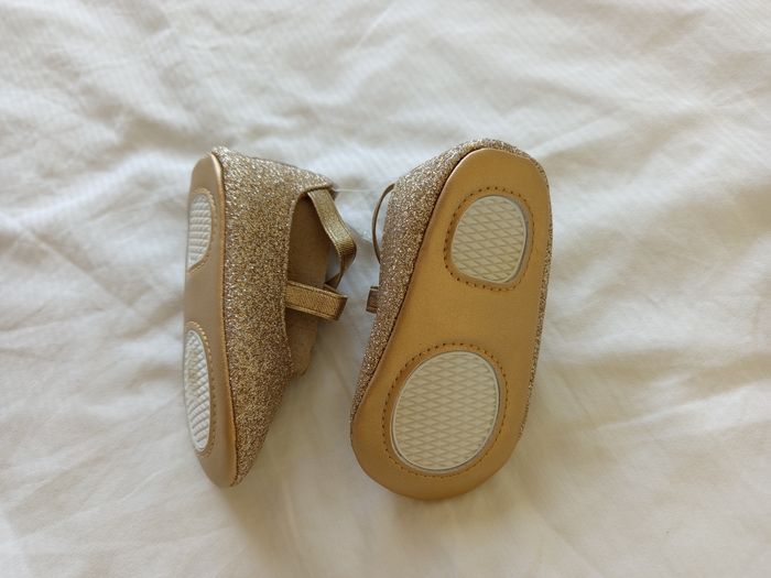 Chaussures doré neuf - photo numéro 3