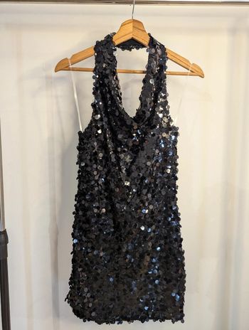 Robe a sequins décolleté noir