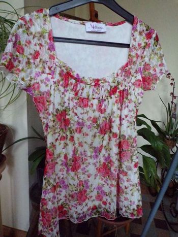 Haut/T-shirt fleuri, marque Armand Thierry, taille 1 (36/38)