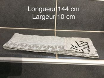 Écharpe grise Nike