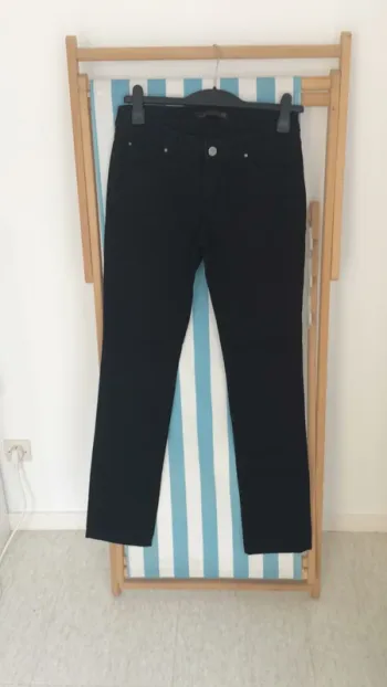 Pantalon noir coupe droite taille basse Zara
