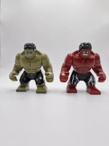 Figurines type lego Hulk et Hulk rouge Marvel