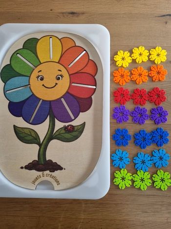 Petit insert pour bac Trofast ikea  " Belle fleur colorée " avec jetons arc en ciel 