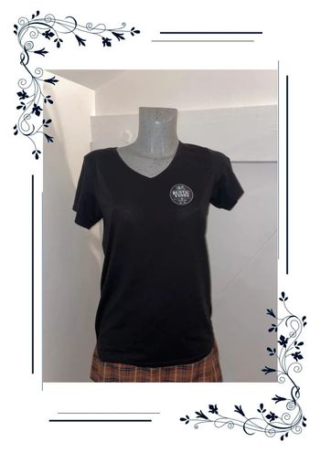 Superbe t shirt coll V