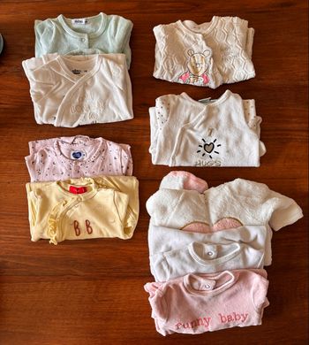 Lot pyjamas 1 mois. 