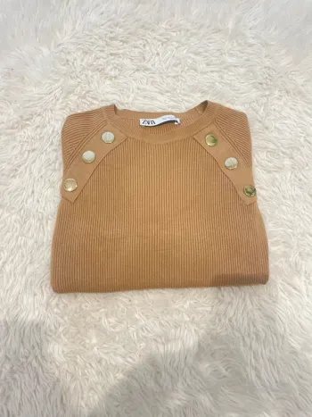 Haut manche avec bouton doré Zara