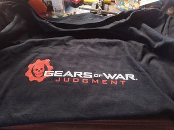 T-shirt gear of War