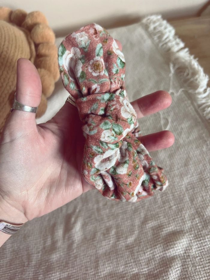 Bandeau avec noeud créatrice motif fleur - photo numéro 2