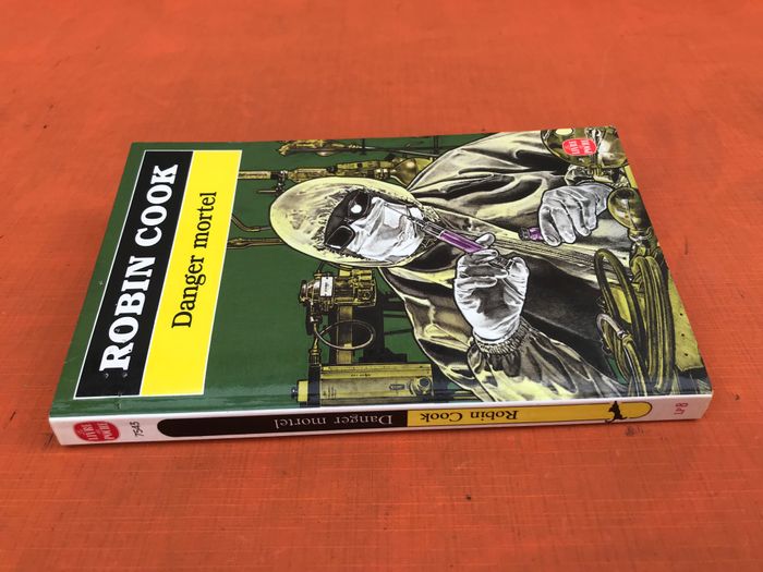 Robin Cook Danger mortel N° 7543 (1988) Le Livre de Poche - photo numéro 7