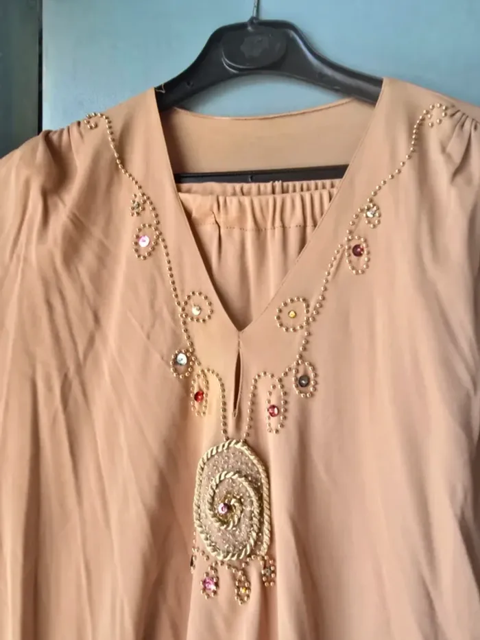 Ensemble 3 pièces femme – Jupe, haut & gilet perlé – Taille 42/44 - photo numéro 11