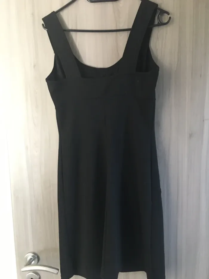 Robe noire chasuble - photo numéro 2