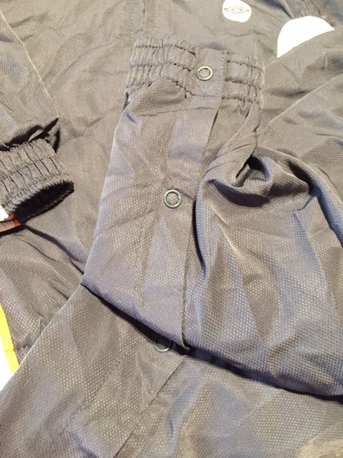 Jogging umbro taille 12/18 mois - photo numéro 2