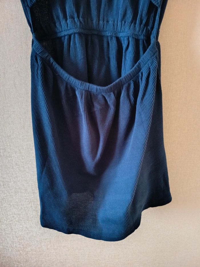 Robe sans bretelles . Courte. Marque Pinepo (947) - photo numéro 5