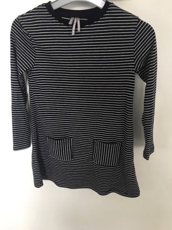 Belle robe T 4 ans Orchestra noire et blanche très bon état