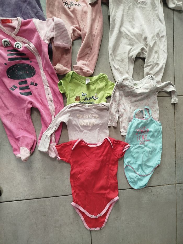 Lots pyjamas et bodies - photo numéro 4