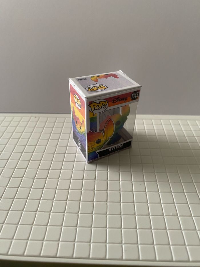 Pop miniature Stitch disney fierté rainbow 1045 - photo numéro 2