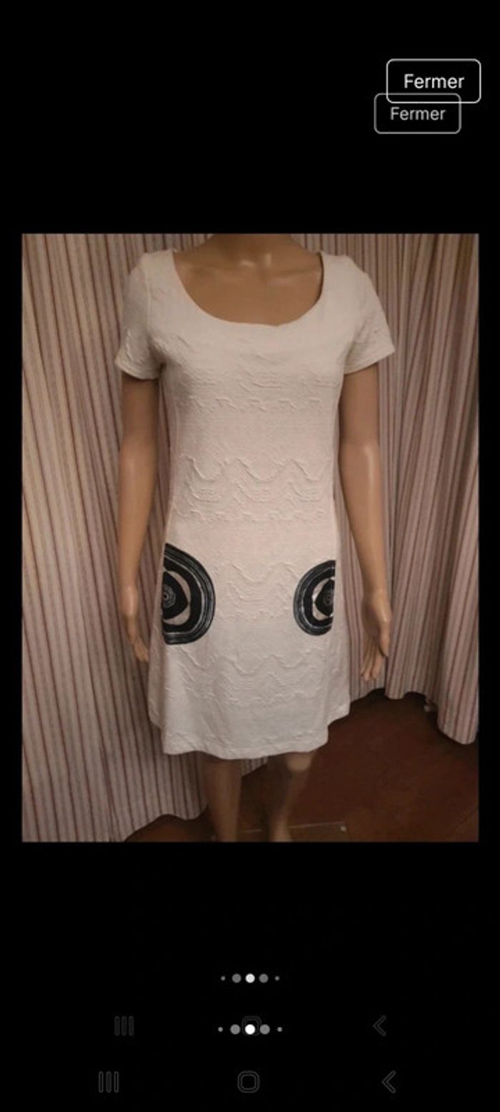 Robe blanche Desigual eur M en parfait état - photo numéro 4