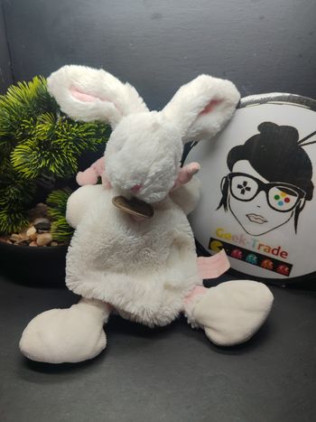 doudou et compagnie plat lapin blanc rose dc2122 bonbon écharpe 