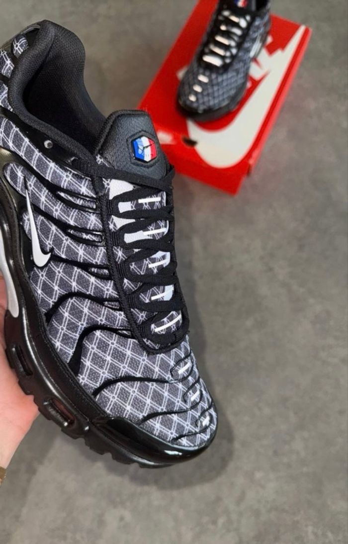 Nike tn 93 saint denis noir gris 45 - photo numéro 4