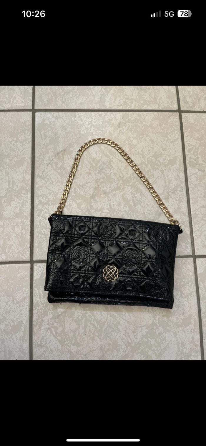 Pochette en cuir brillant