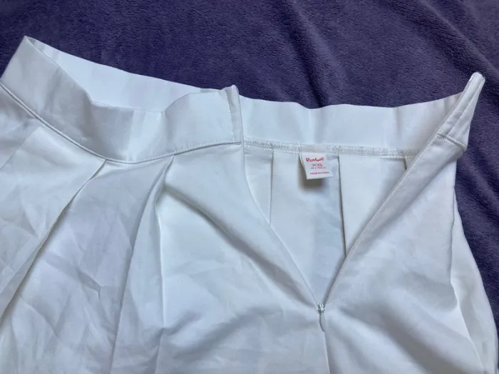 Jupe blanche taille XS Romwe. - photo numéro 3