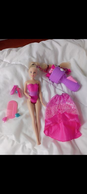 Barbie avec appareil pour tresser les cheveux 3€