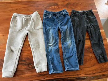 Lot pantalons troués 6 ans et 5 ans