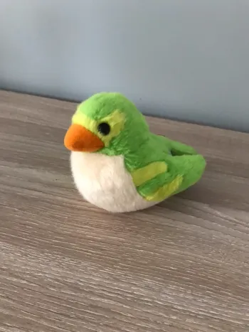 Oiseau en peluche