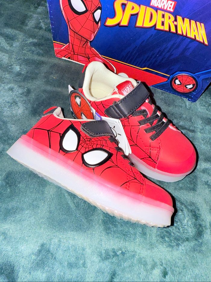 Basket Spiderman Marvel lumineux - photo numéro 8