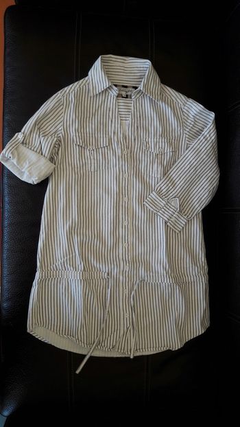 ¨Porté 1 fois : Haut style tunique, blanche à rayures grises, en taille M