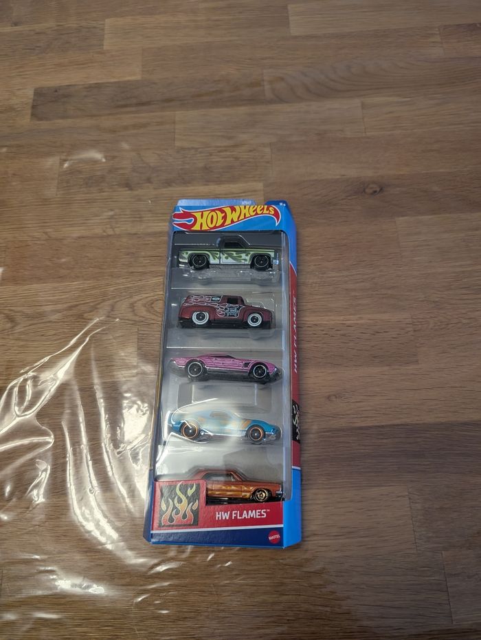 Coffret de 5 petites voitures HotWheels HW Flames Neuf - photo numéro 4