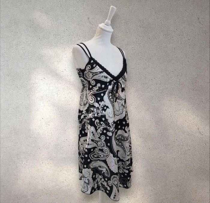 Robe d'été légère et satinée à motifs taille M - photo numéro 3