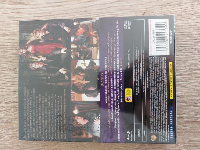Blu-Ray Vampire Diaries l'intégrale de la saison 2 love sucks - photo numéro 2