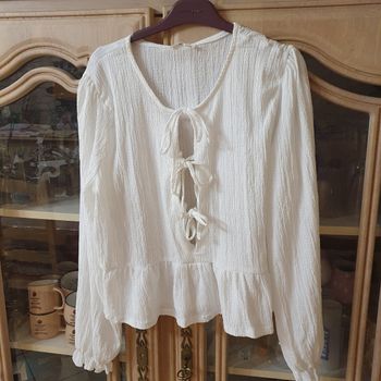Magnifique haut blanc à nouettes taille XL Cache-cache 