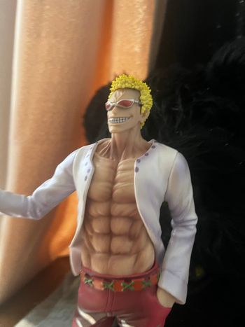 Figurine doflamingo one piece 