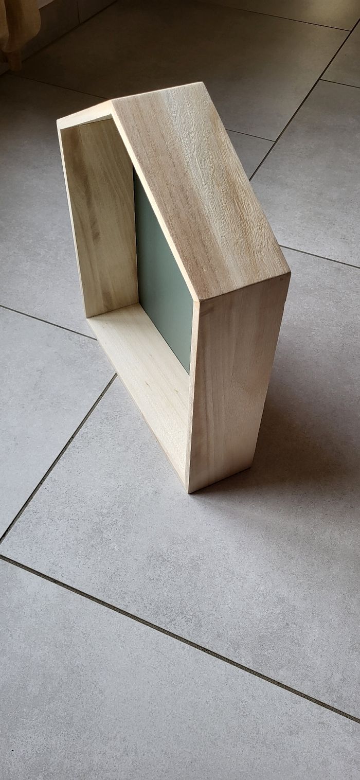 Étagère en forme de maison - photo numéro 3