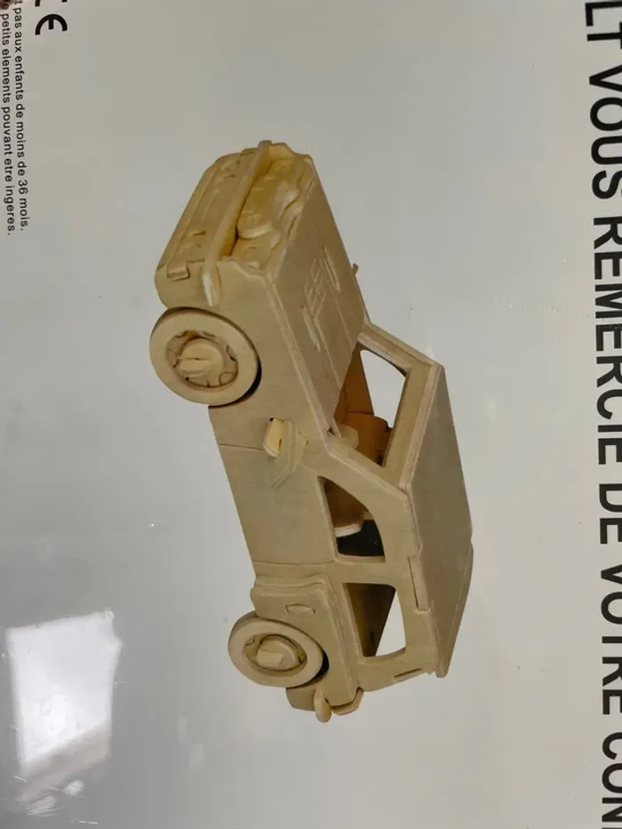 Voiture en bois à monter