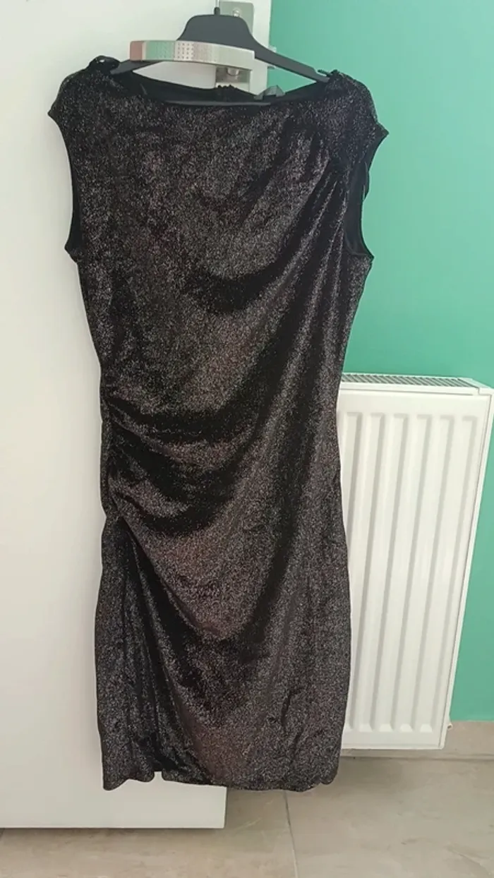 Robe noire brillante Taille 36 Neuve Zeeman - photo numéro 2