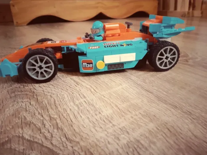 F1 M38 B0763 (type Lego) - photo numéro 3
