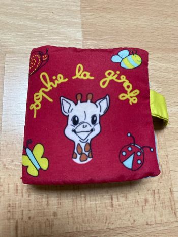 Mini livre tissu bruits Sophie la girafe Vulli