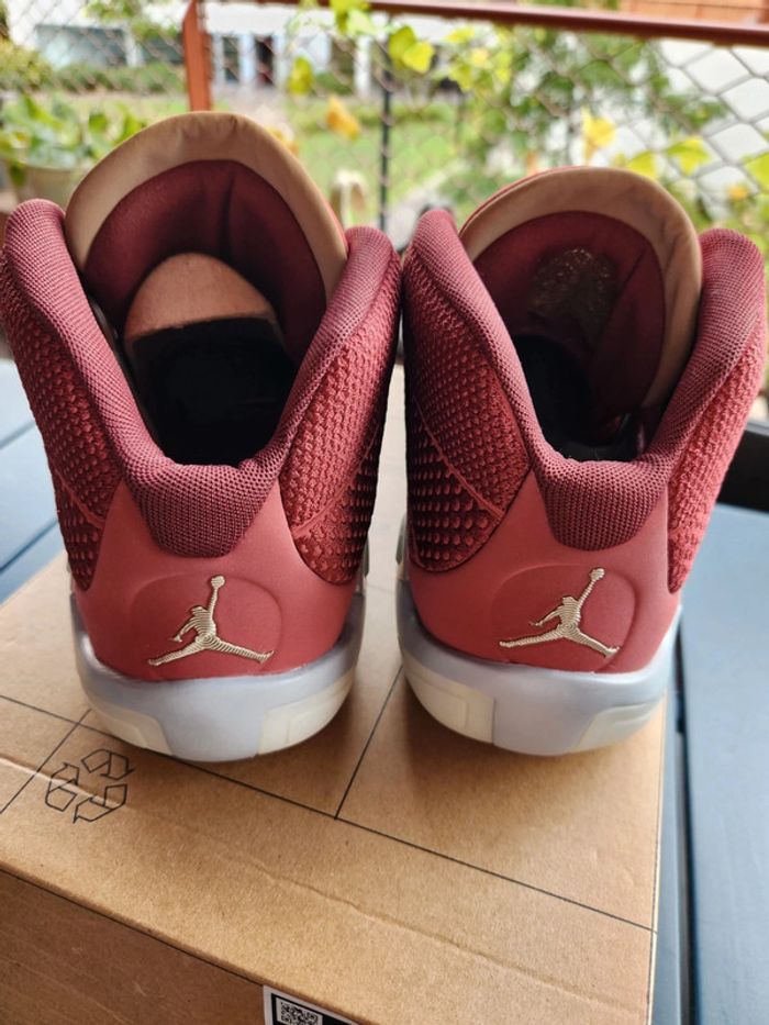 Jordan 28 CNY neuves Taille 44,5 bordeau - photo numéro 5
