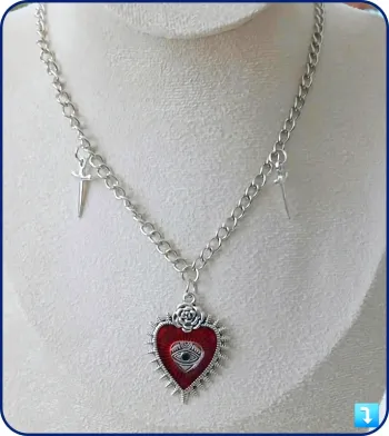 Collier argenté style vintage – cœur & œil mystique